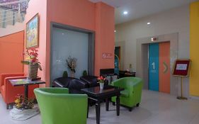 Sans Hotel Lynt Makassar